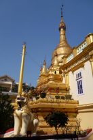 mandalay-ausflug-amarapura-mahagandaryon-monastry-gebäude-2