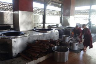 mandalay-ausflug-amarapura-mahagandaryon-monastry-küche-2