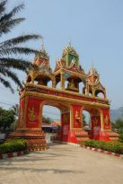 Loop-in-Laos-Tag-2-Tempel-in-Lak-Xao-3