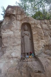 Loop-in-Laos-Tag-2-sandstone-carvings-2