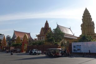 Phnom-Penh-Wat-Ounalom-1