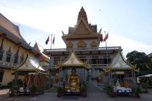 Phnom-Penh-Wat-Ounalom-3
