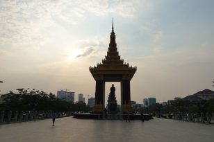 phnom-penh-Statue-of-King-Father-Norodom-Sihanouk