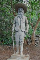 Luang-Prabang-Grab-Henri-Mouhot-3