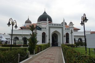 Georgetown-Penang-Malaysia-street-of-harmony-moschee-kapitan-keling-1