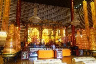 Hongkong-Sehenswürdigkeiten-Kowloon-Tempel-der-10000-Buddhas-4